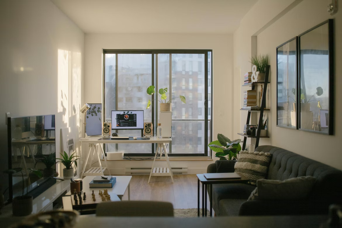 လုံးချင်းအသစ်စက်စက် ပေကျယ်တိုက်ခန်း ရောင်းရန်ရှိသည်